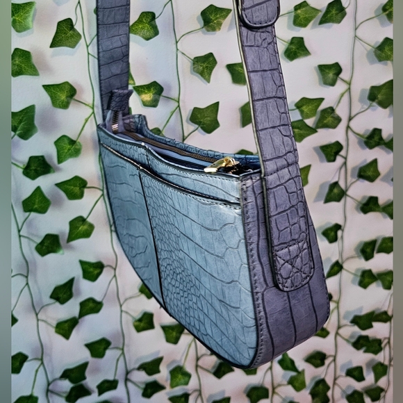 London Fog- Blue Leather Sholder Bag - Picture 5 of 6